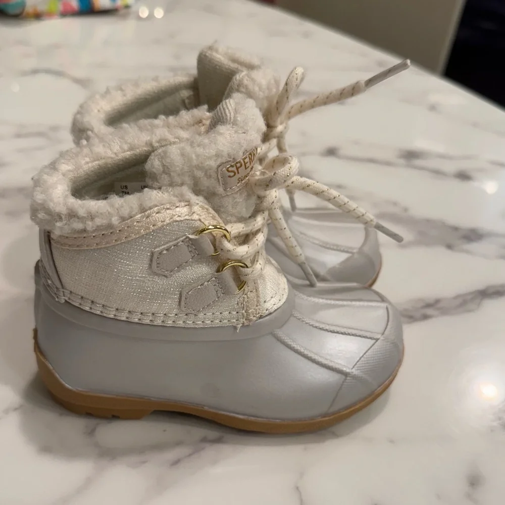 Sperry Silver and White Winter Boots Girl's Port Alpine Jr Snow baby toddler 7